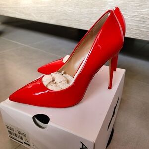 LIKE NEW Patent Red Pumps